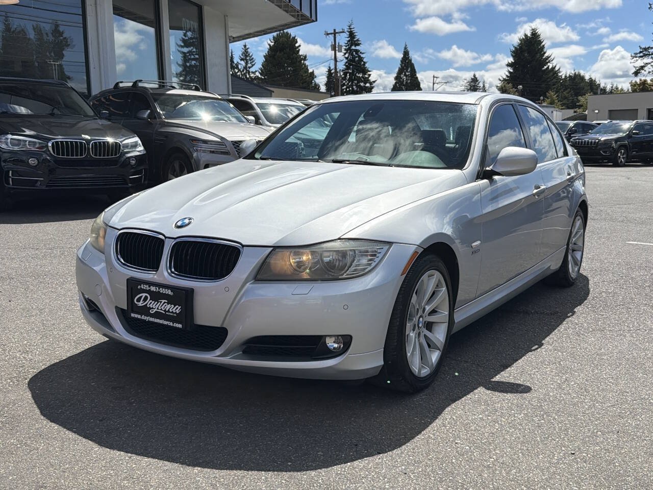 Used 2011 BMW 328i xDrive Sedan AWD/4WD image 1