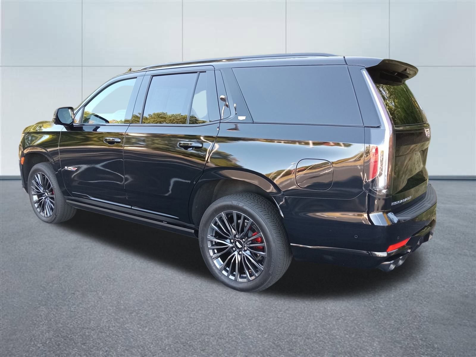 Used 2023 Cadillac Escalade V image 3