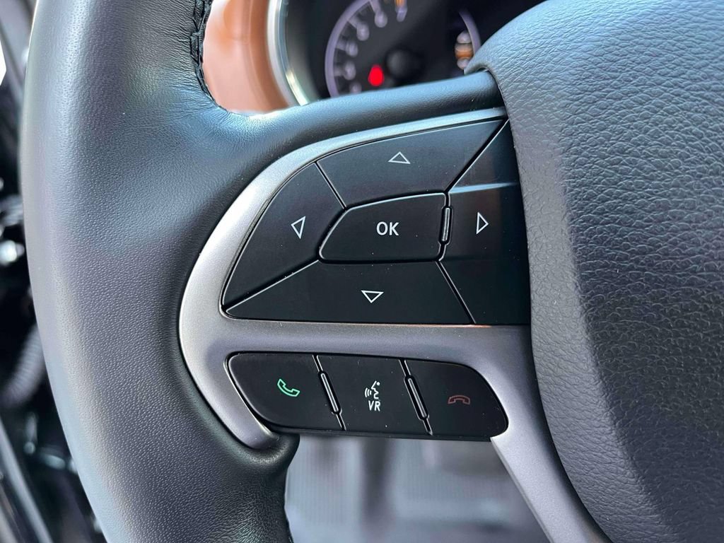 Used 2020 Jeep Grand Cherokee Overland AWD/4WD image 30