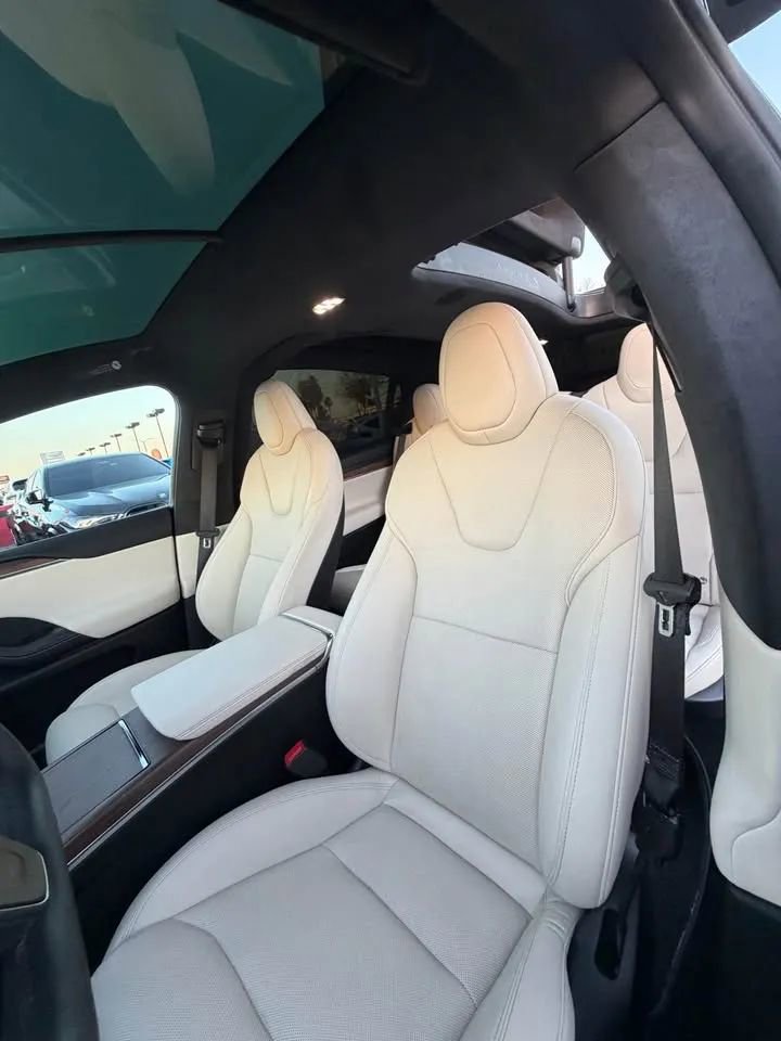 Used 2023 Tesla Model X image 10