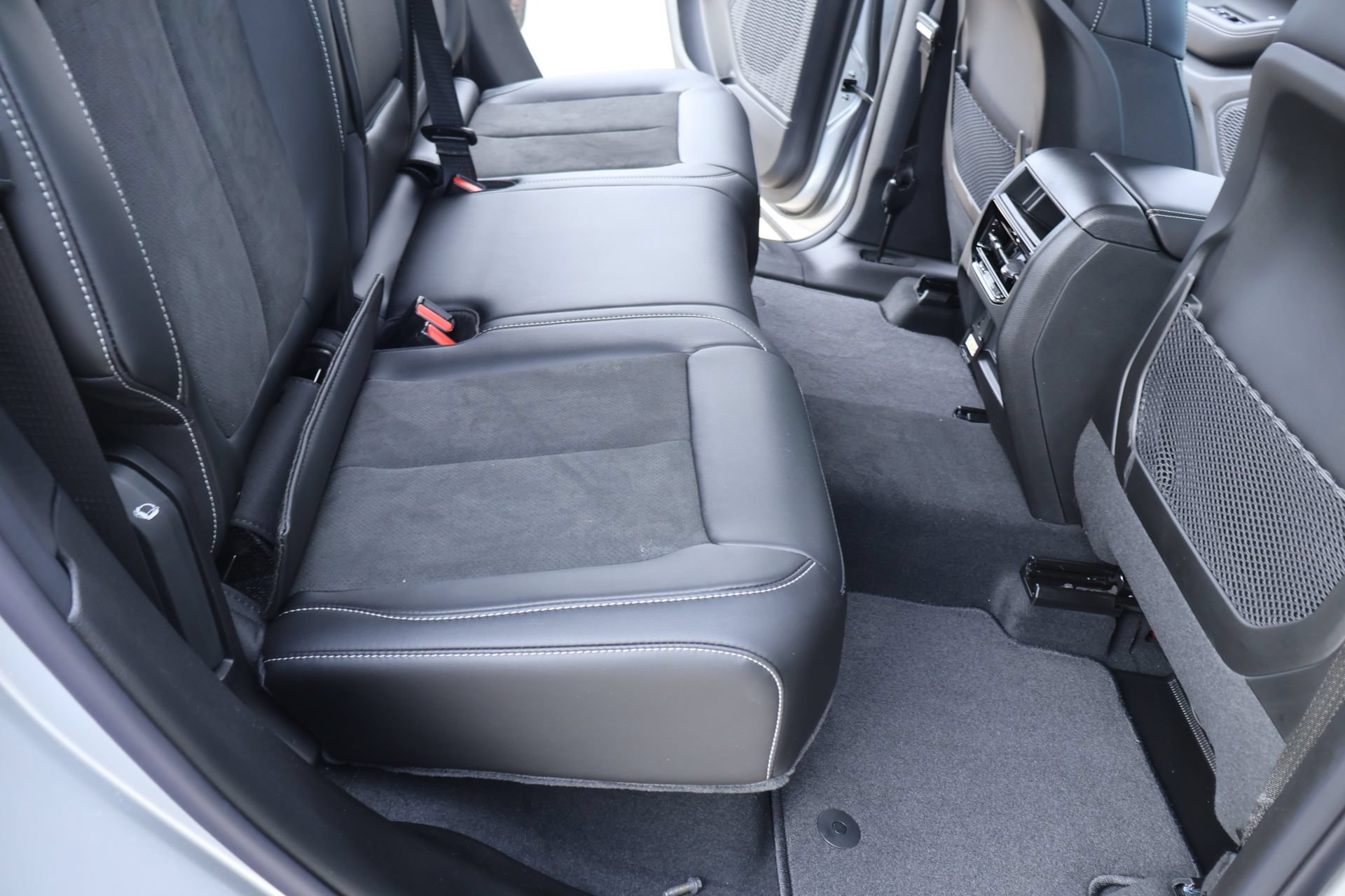 New 2026 Jeep Grand Cherokee Altitude RWD image 15