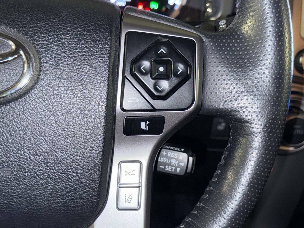 Used 2023 Toyota 4Runner Limited AWD/4WD image 31