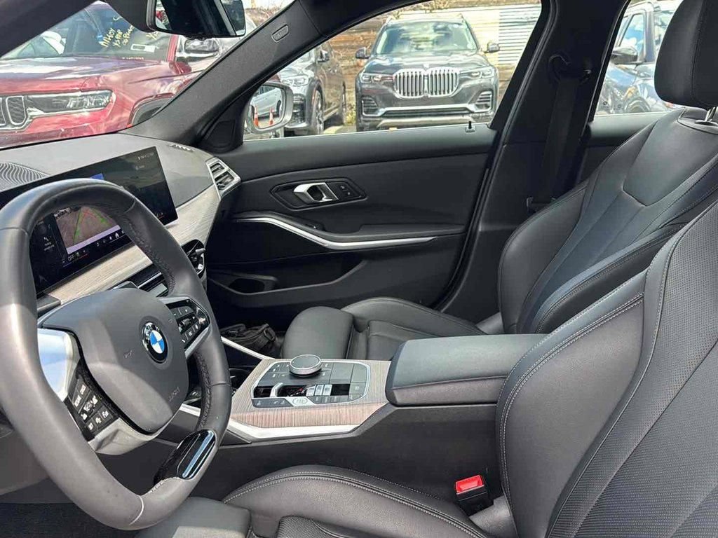 Used 2025 BMW 330i xDrive Sedan AWD/4WD image 32