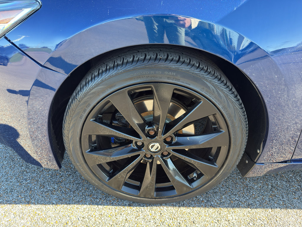 Used 2017 Nissan Maxima SR w/ Midnight Edition image 9