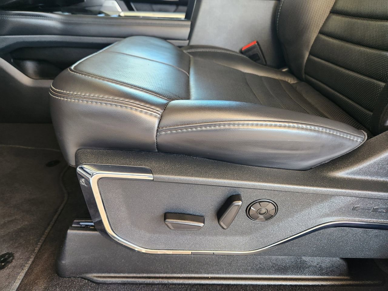 Used 2025 Ford F350 Platinum image 23