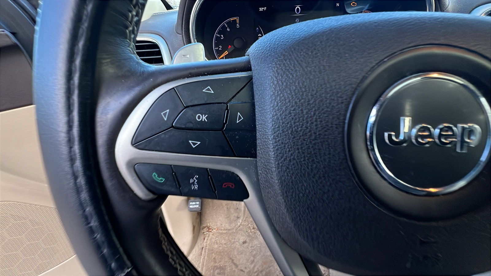 Used 2015 Jeep Grand Cherokee Overland w/ Advanced Technology Group image 26