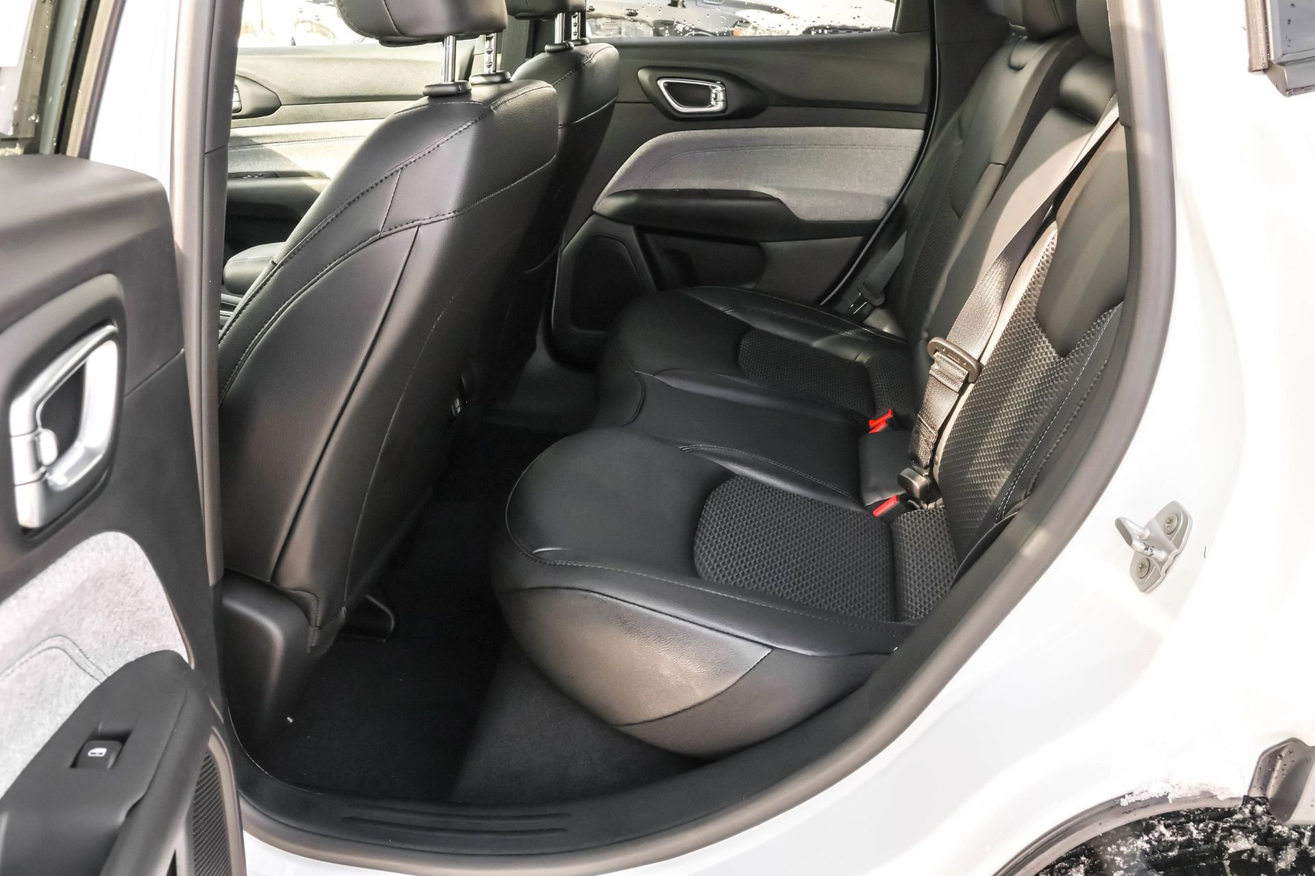 New 2026 Jeep Compass Latitude image 11