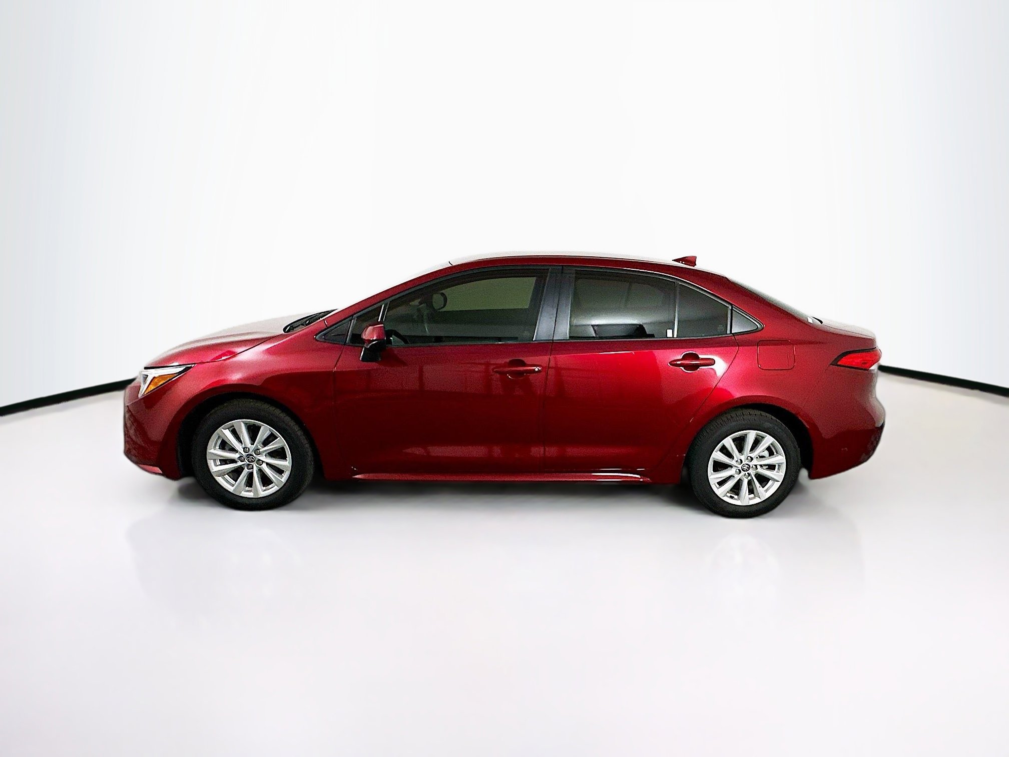 Used 2025 Toyota Corolla LE w/ LE Premium Package image 4