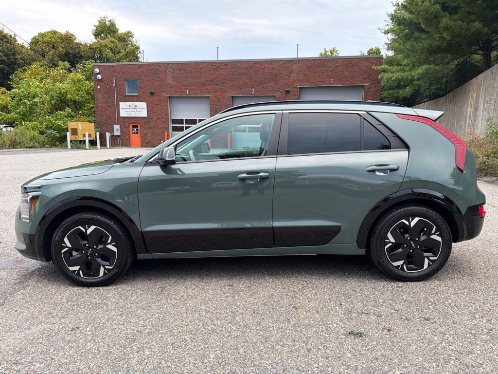 Used 2023 Kia Niro Wind w/ Wind Preserve Package FWD image 3