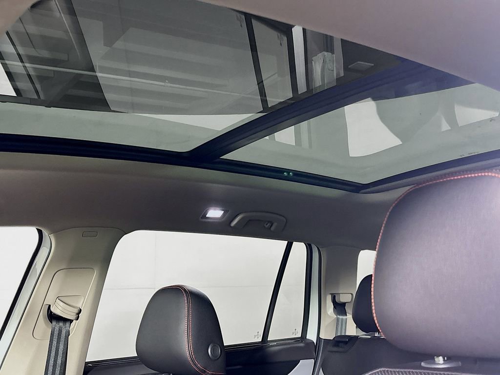 New 2025 Volkswagen Atlas Peak Edition SE image 18