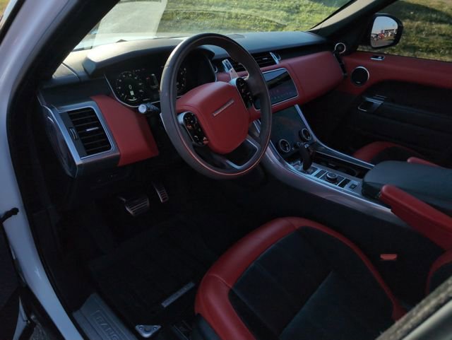Used 2022 Land Rover Range Rover Sport HST image 12
