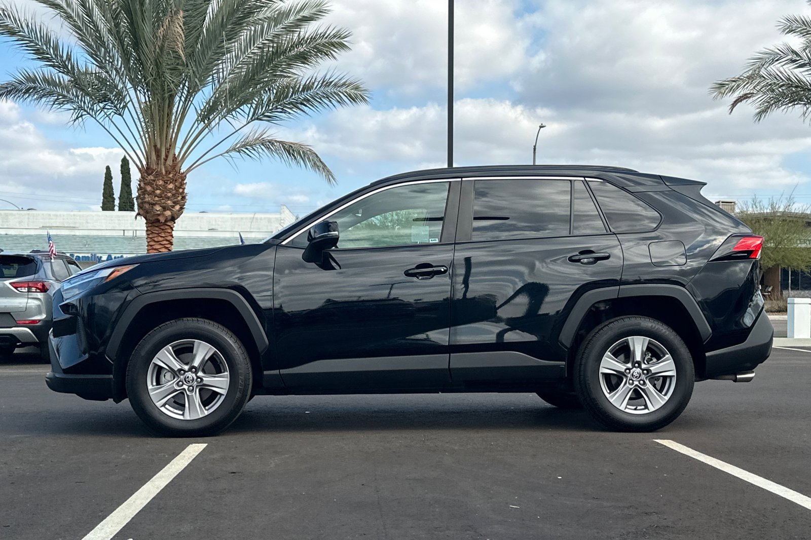 Used 2022 Toyota RAV4 XLE w/ Convenience Package image 7