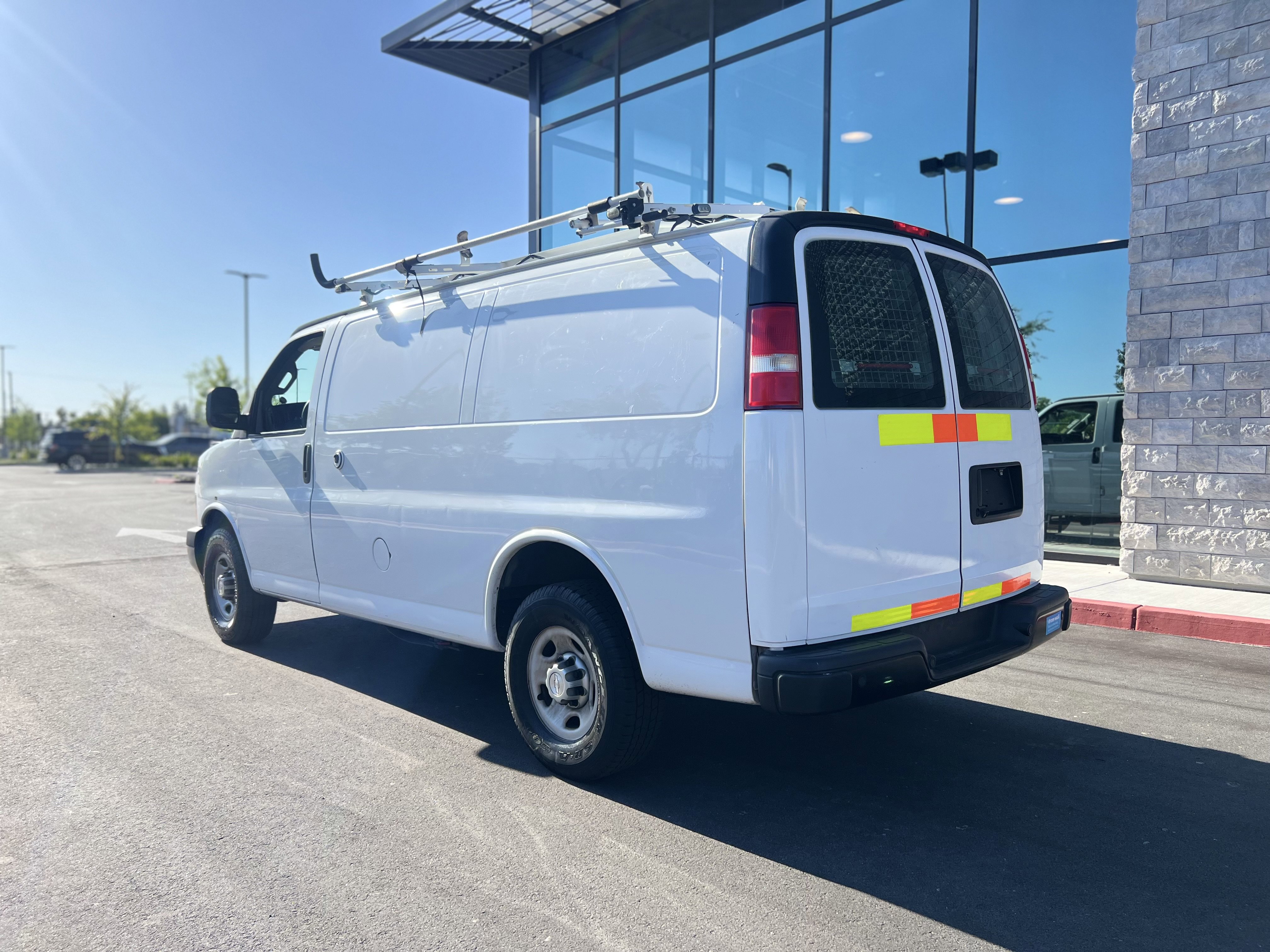 Used 2018 Chevrolet Express 2500 w/ Driver Convenience Package RWD image 19