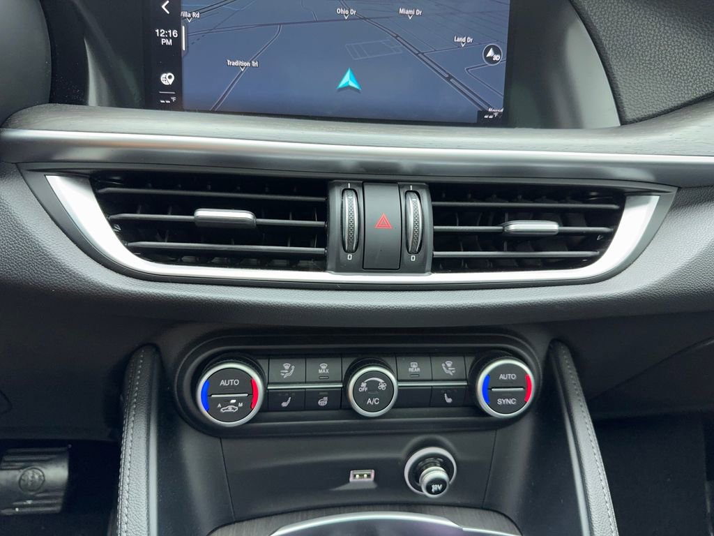 Used 2021 Alfa Romeo Stelvio Ti w/ Nero Edizione image 17