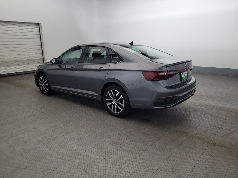 Used 2025 Volkswagen Jetta SE FWD image 3