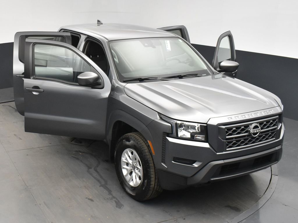 Used 2024 Nissan Frontier SV image 29