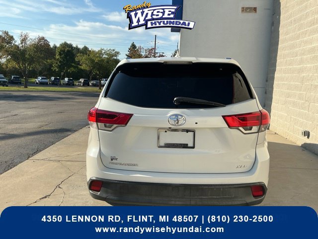 Used 2019 Toyota Highlander XLE FWD image 11
