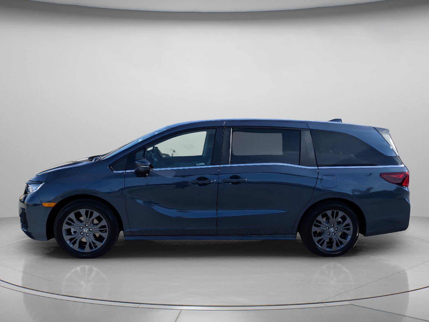 New 2027 Honda Odyssey Touring image 4