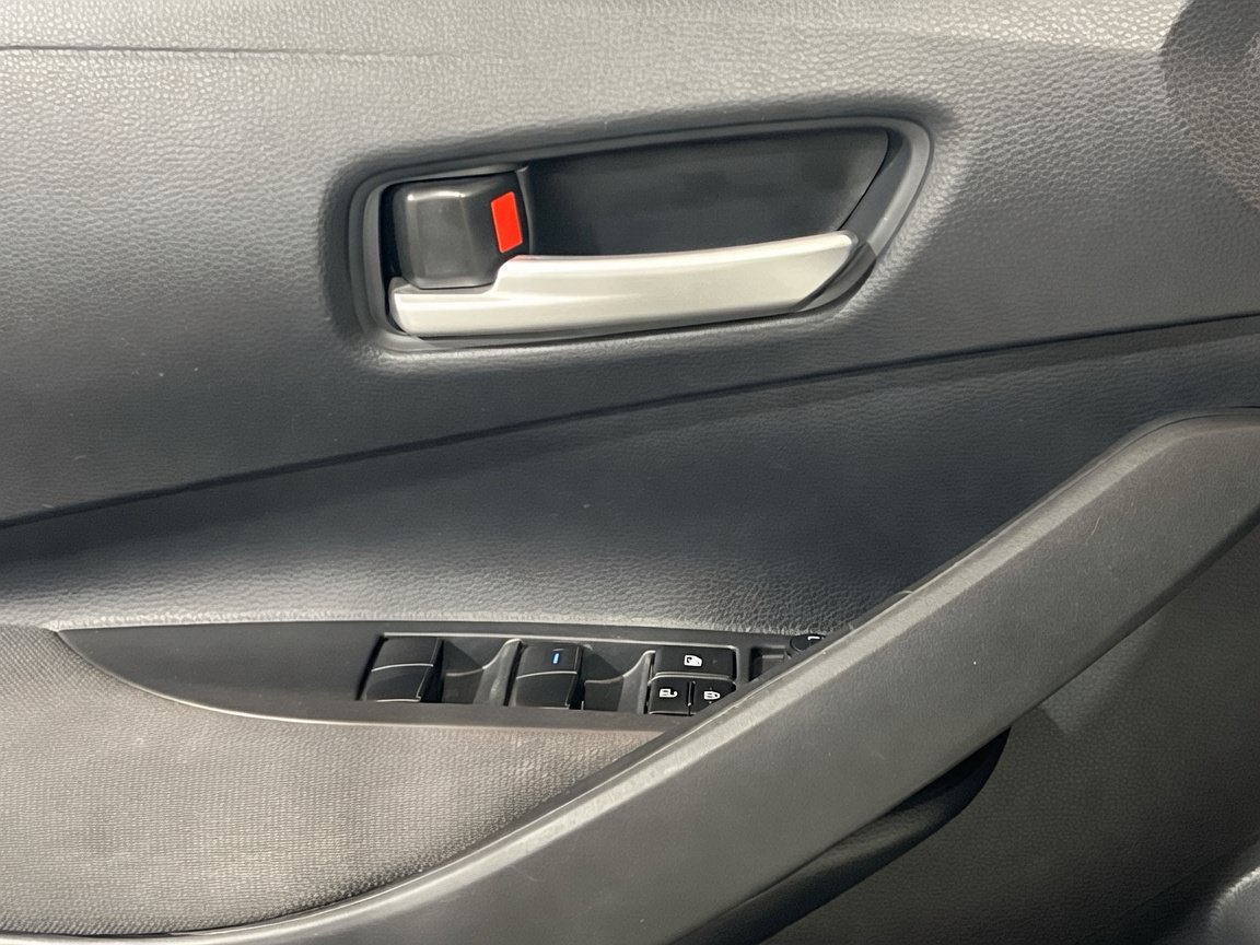 Used 2020 Toyota Corolla LE w/ Carpet Mat Package (TMS) FWD image 13