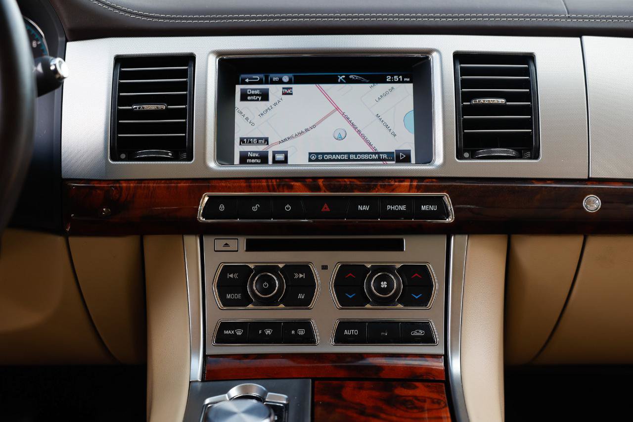Used 2012 Jaguar XF Portfolio RWD image 36