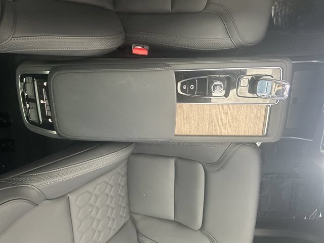 Used 2025 Volvo XC90 B6 Plus AWD/4WD image 27