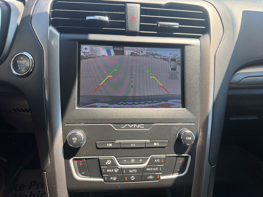 Used 2019 Ford Fusion SE FWD image 28