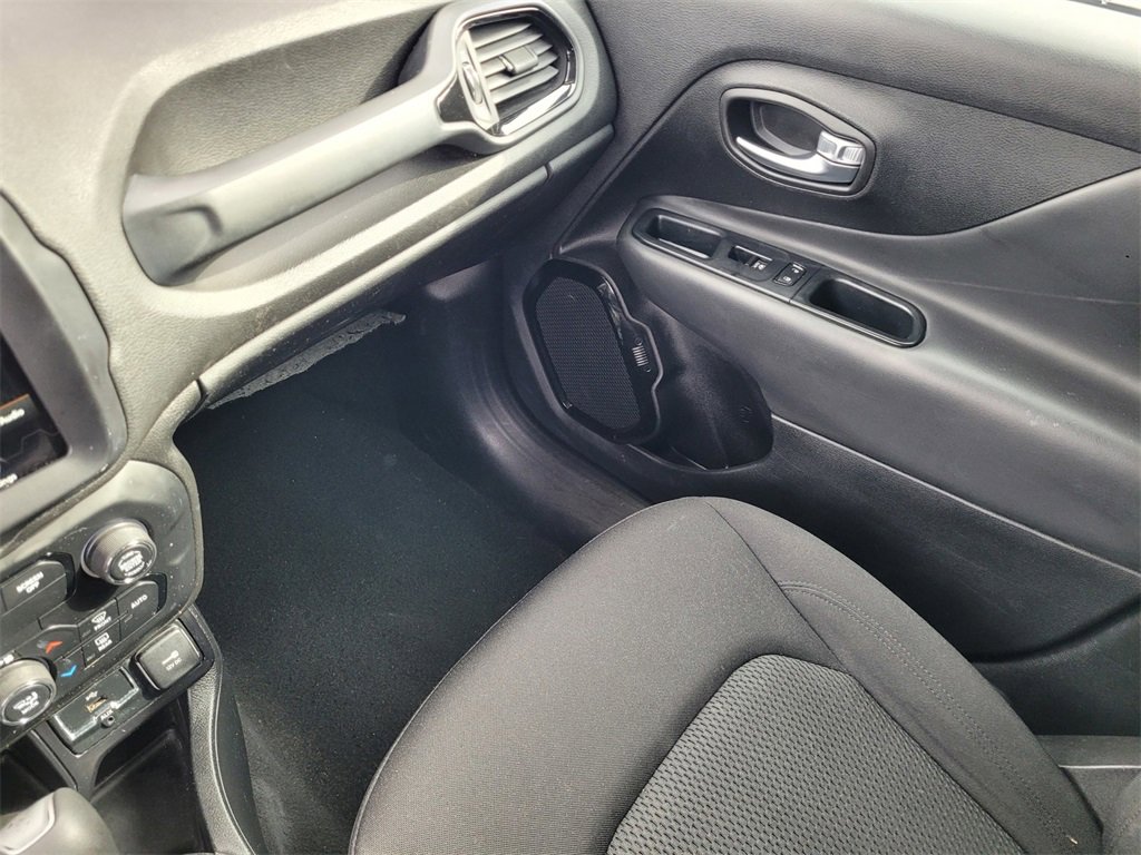 Used 2018 Jeep Renegade Altitude w/ UConnect 8.4 Nav Group image 11