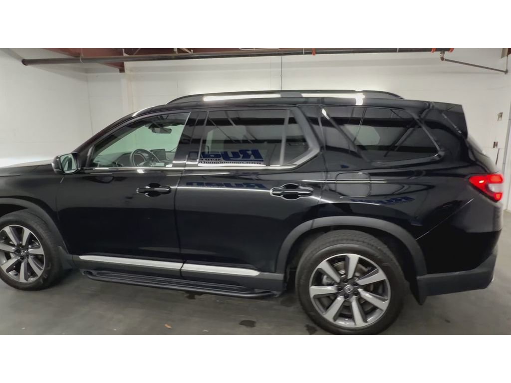 Used 2023 Honda Pilot Elite image 6