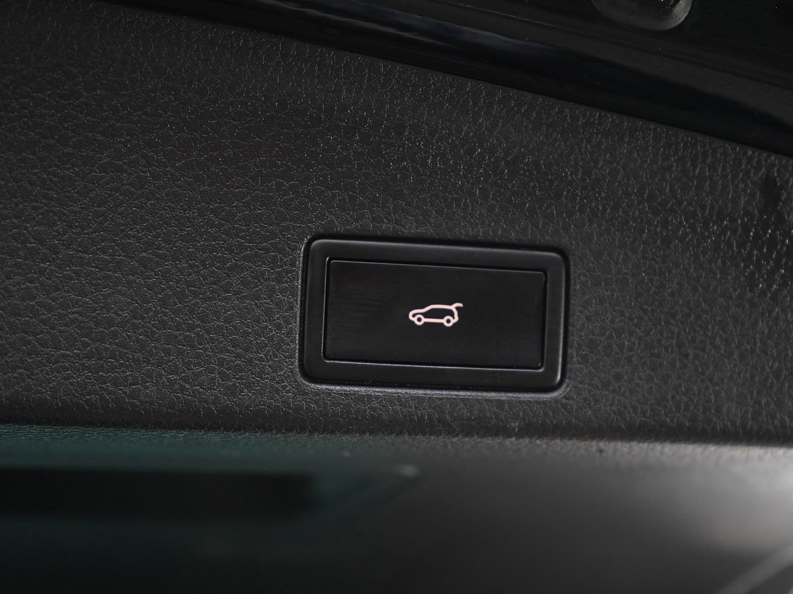 Used 2012 Volkswagen Touareg Executive image 17