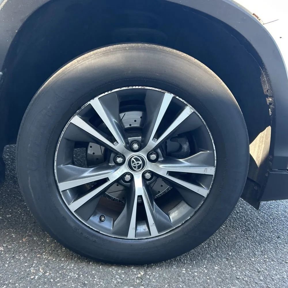Used 2016 Toyota Highlander XLE AWD/4WD image 14