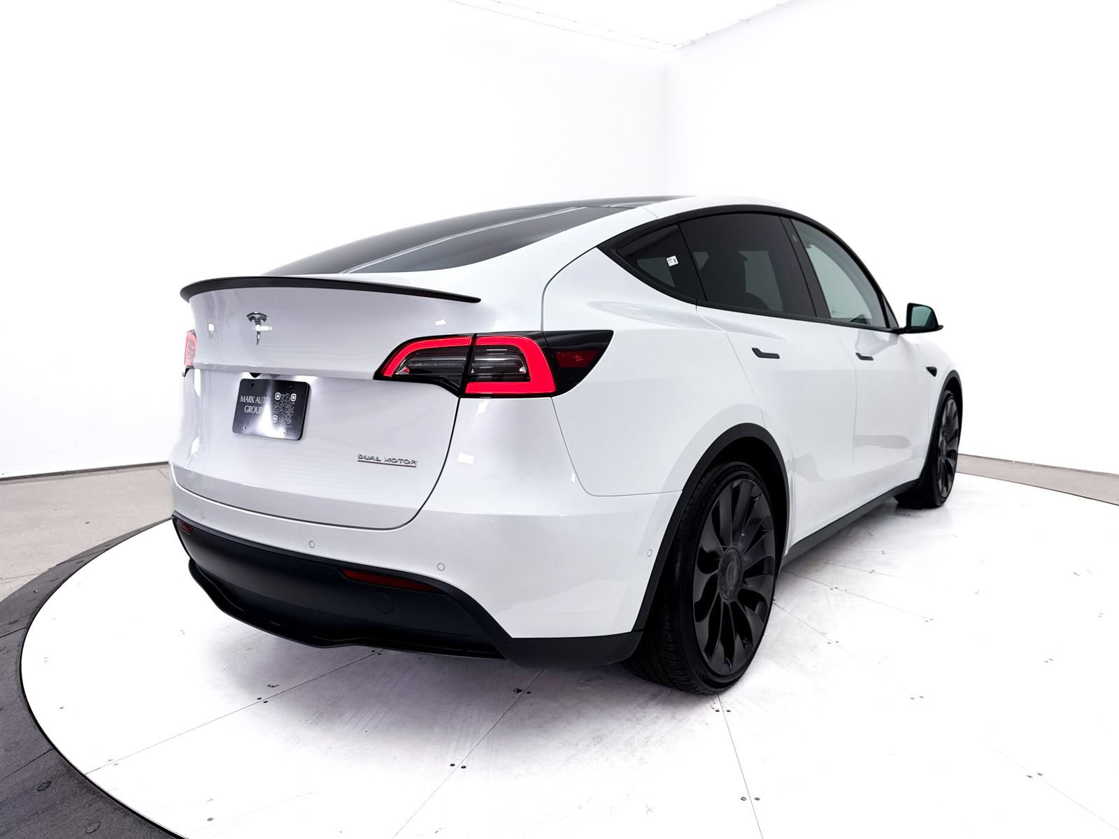 Used 2022 Tesla Model Y Performance AWD/4WD image 18