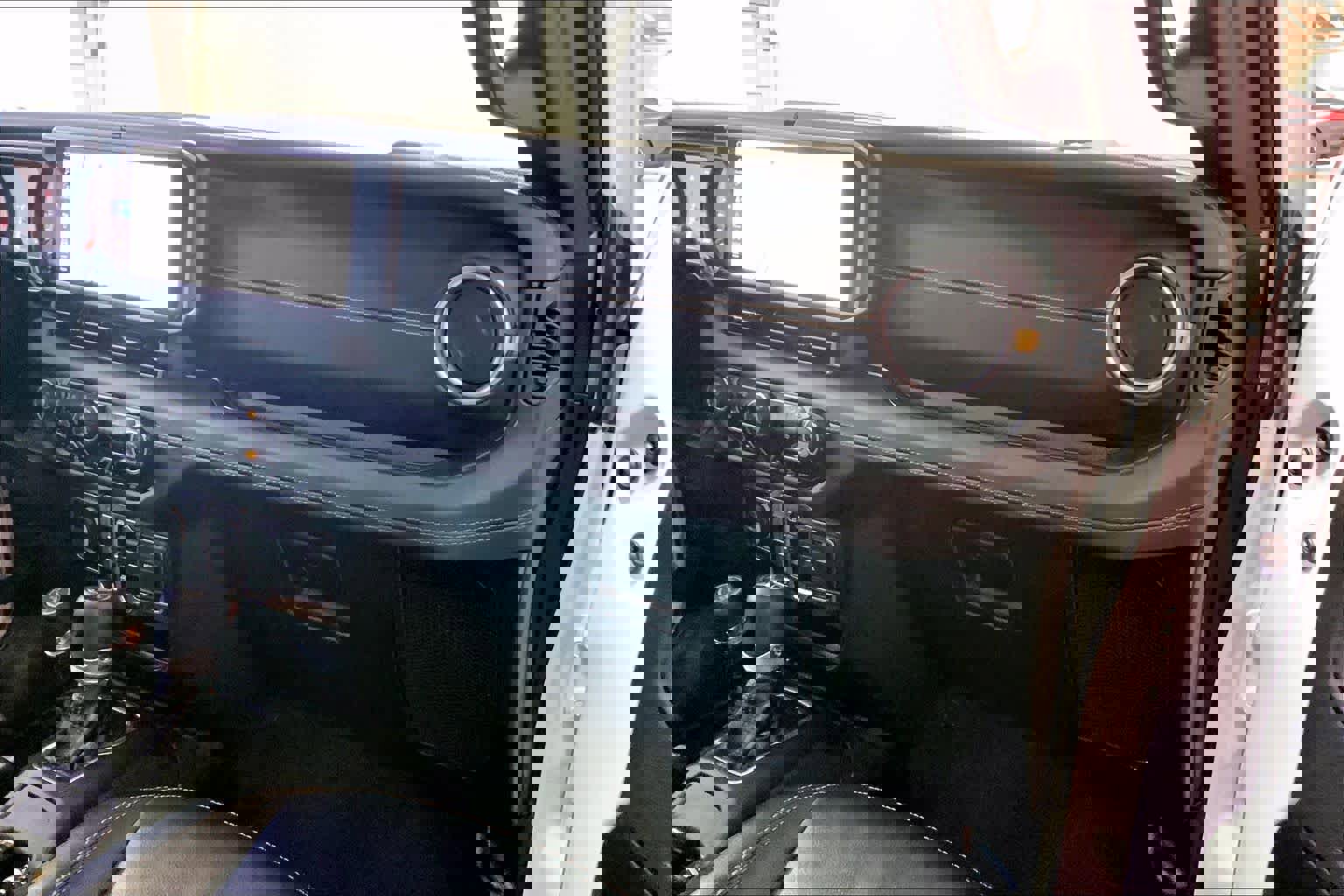 Used 2025 Jeep Wrangler Sahara w/ Safety Group image 18