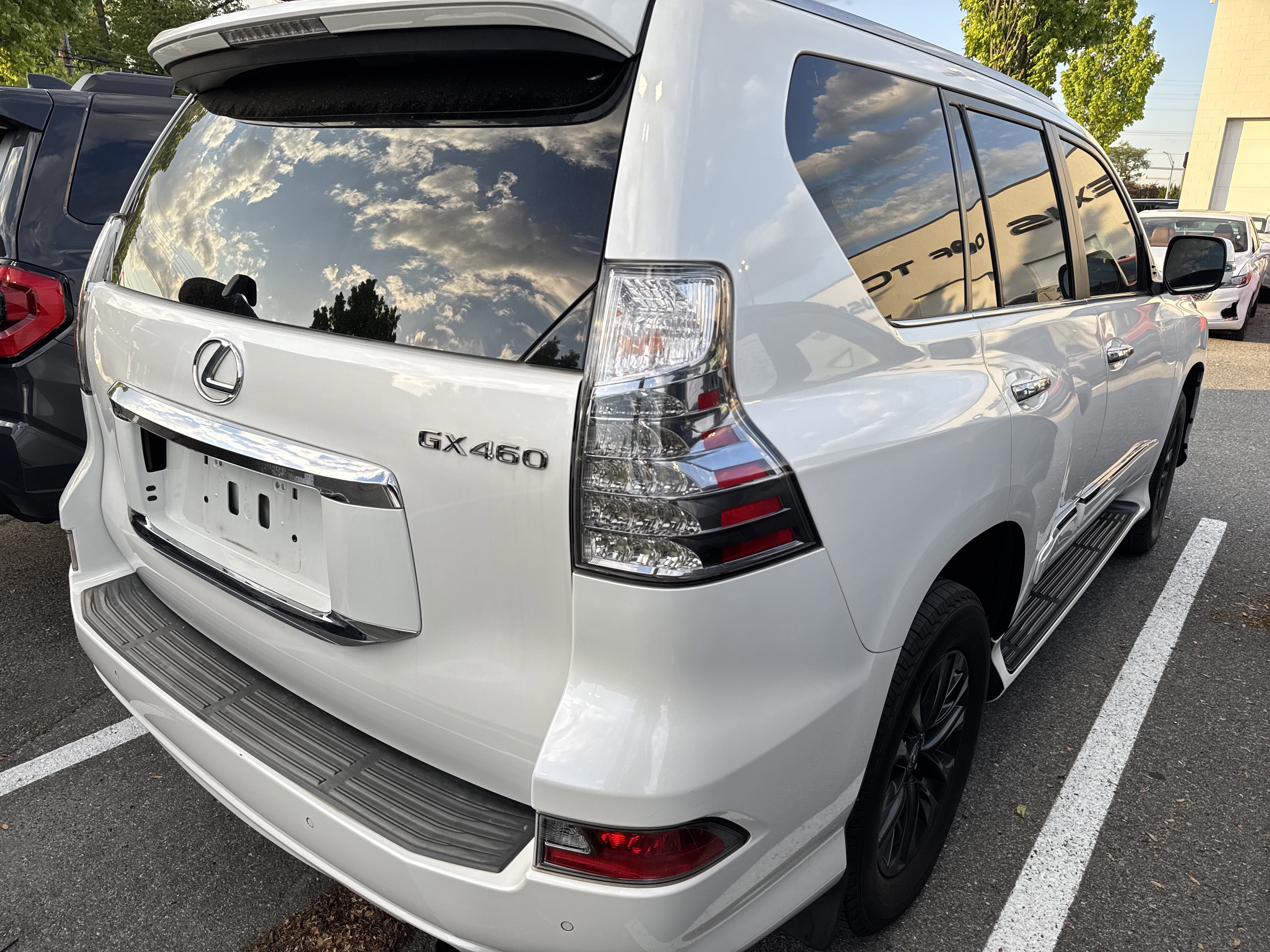 Used 2016 Lexus GX 460 w/ Premium Package AWD/4WD image 4