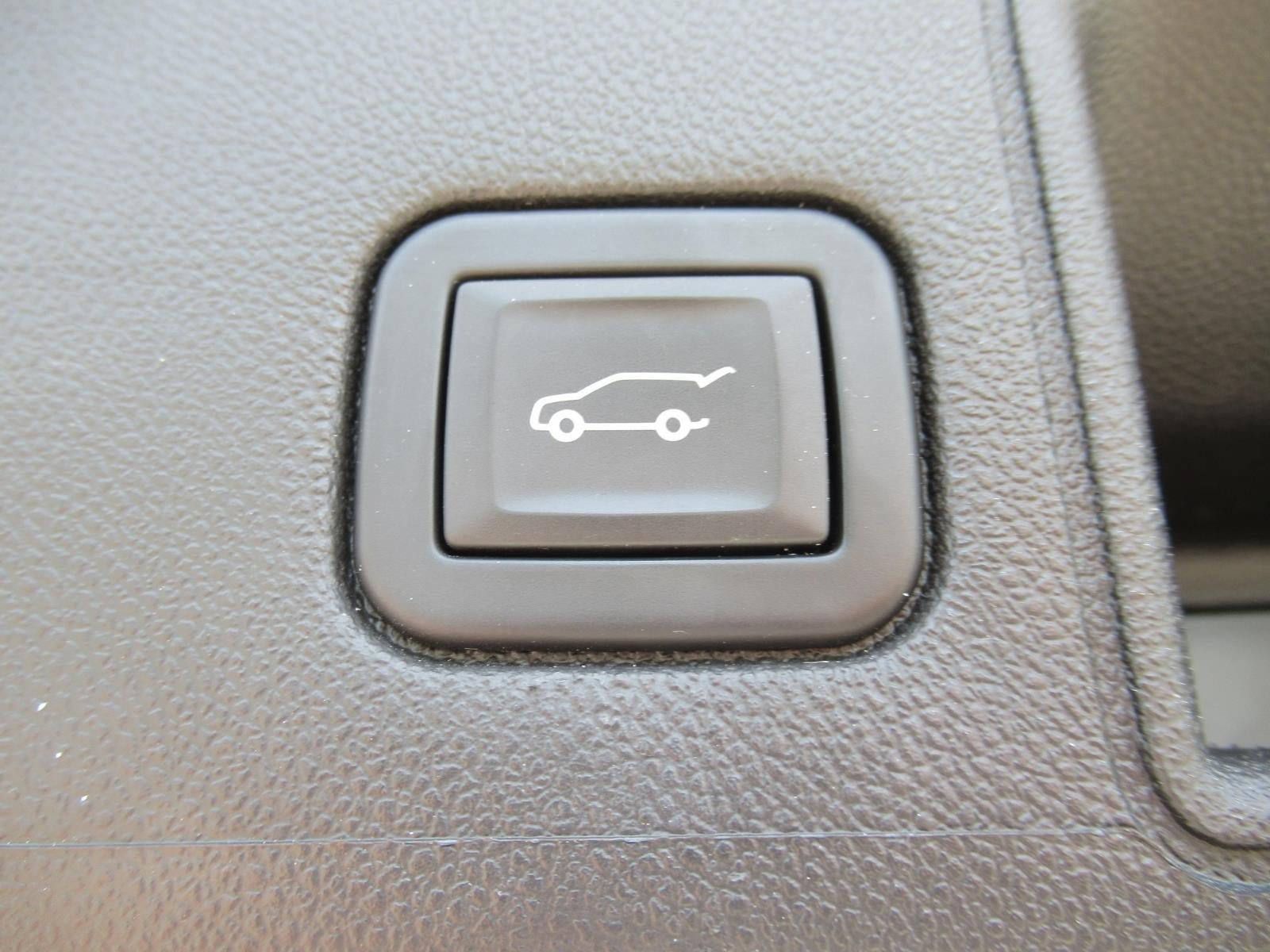 Used 2024 GMC Terrain SLT w/ Tech Package FWD image 32