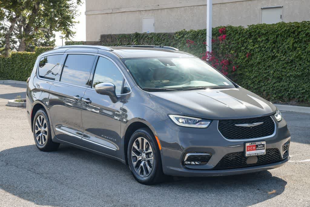 Used 2022 Chrysler Pacifica Pinnacle FWD video 3