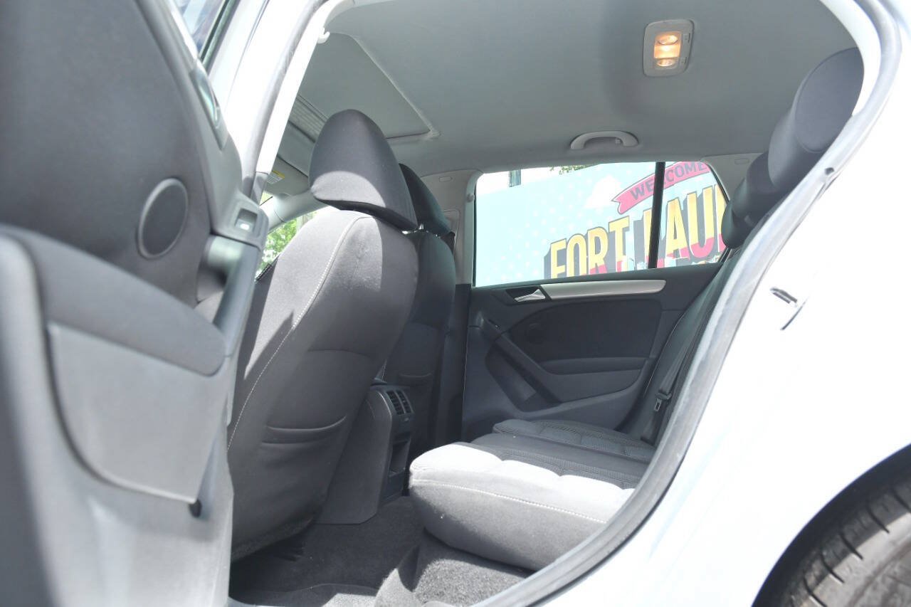 Used 2011 Volkswagen Golf TDI FWD image 17