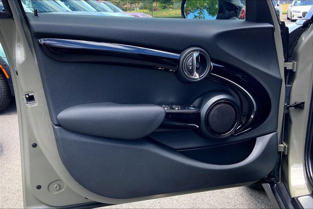 Used 2019 MINI Cooper S w/ Signature Upholstery Package FWD image 22