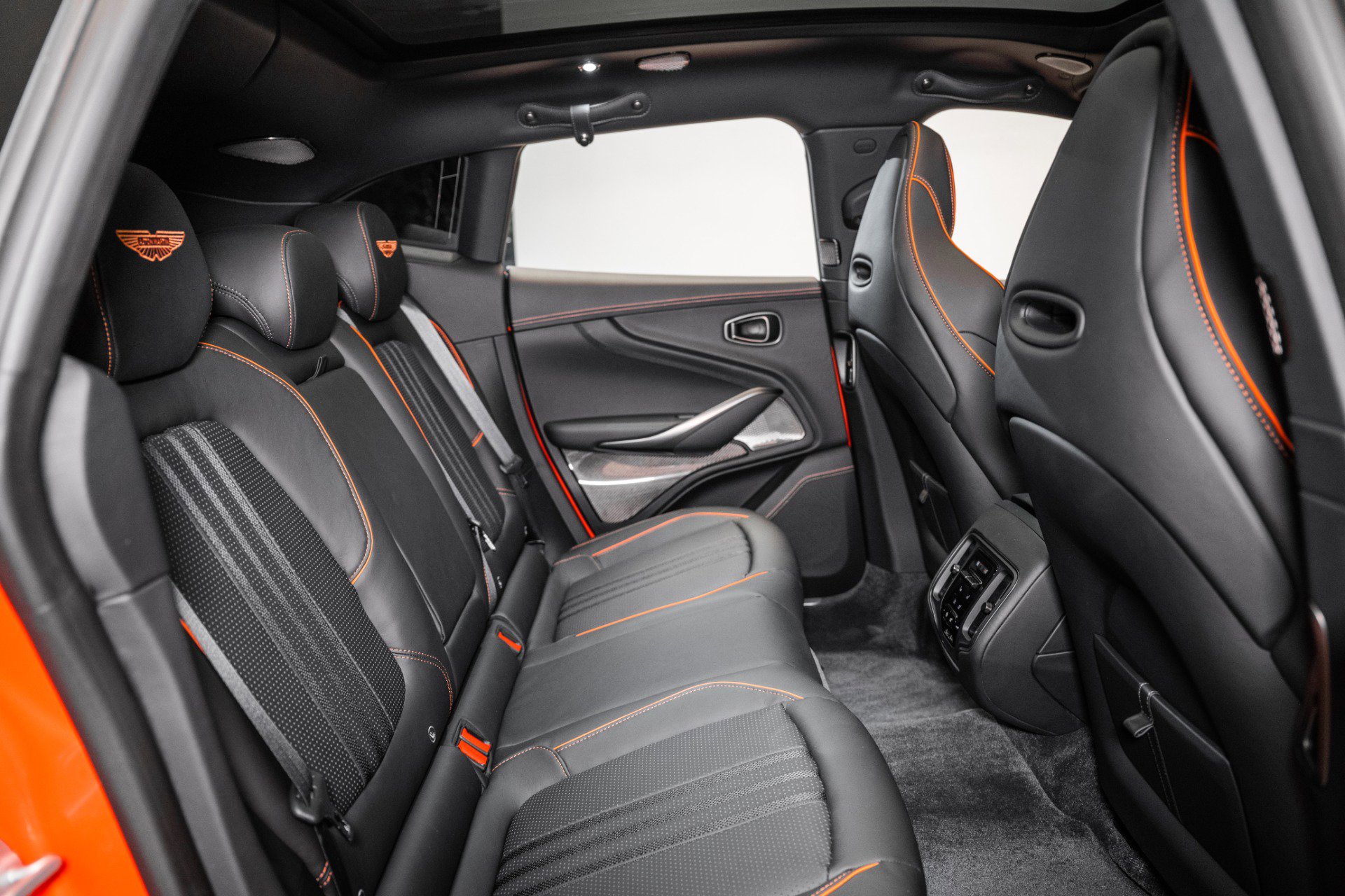 Used 2025 Aston Martin DBX 707 image 17