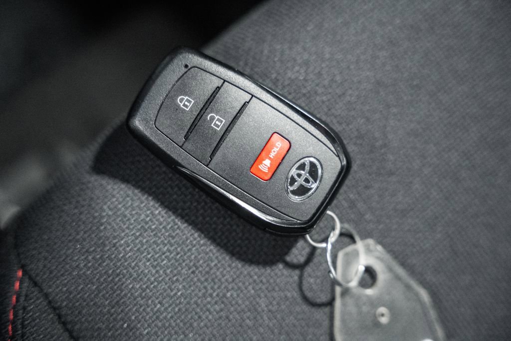 Used 2024 Toyota Prius Prime SE image 39