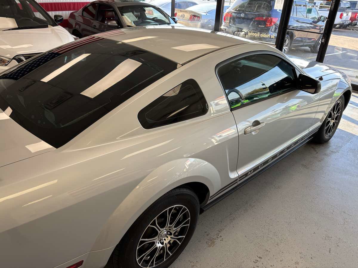Used 2005 Ford Mustang Deluxe image 12