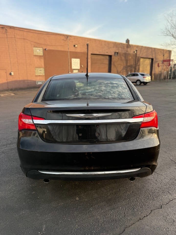 Used 2011 Chrysler 200 Limited FWD image 5
