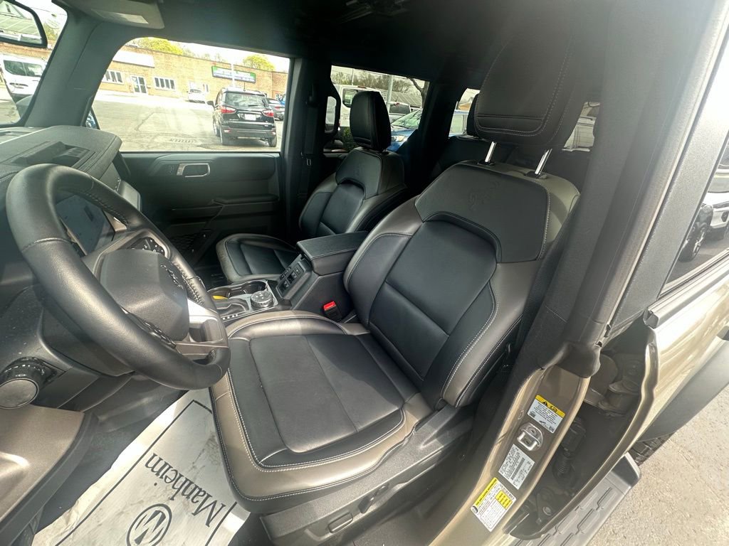 Used 2025 Ford Bronco Outer Banks image 9