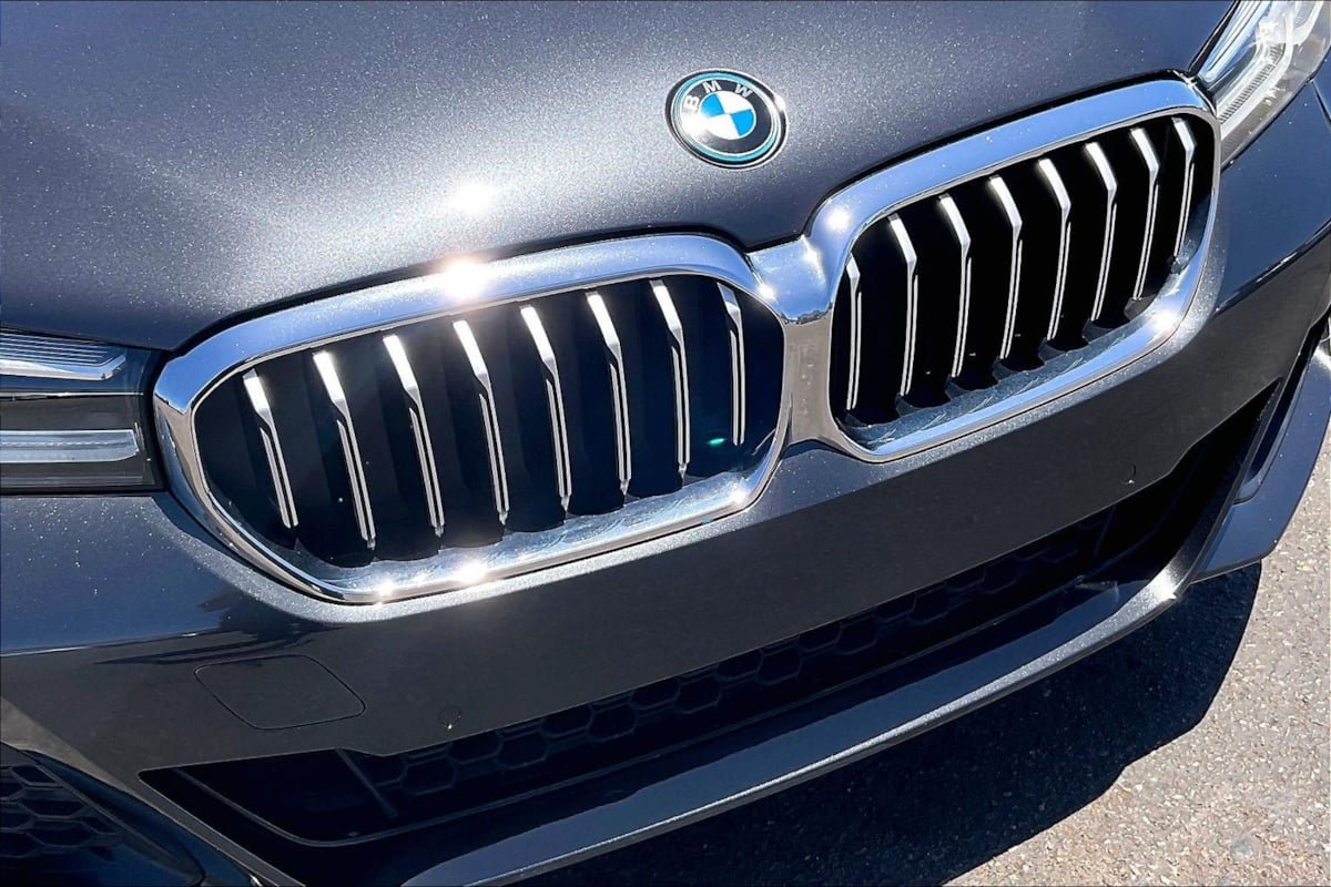Used 2023 BMW 530e w/ M Sport Package RWD image 27