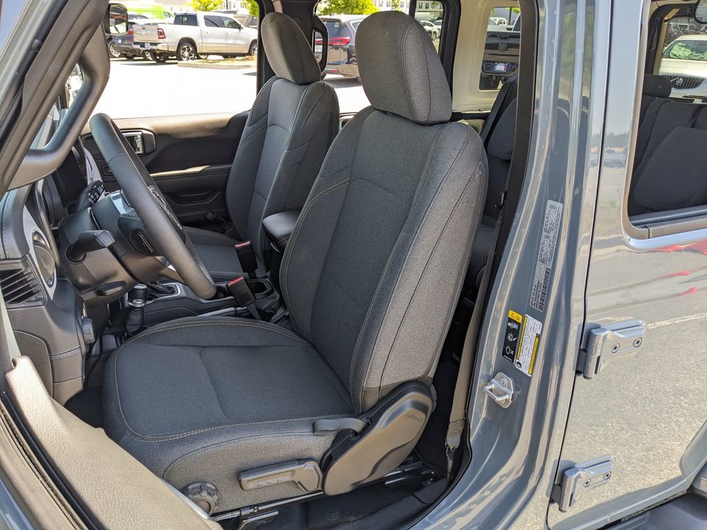 Certified 2025 Jeep Wrangler Unlimited Sahara AWD/4WD image 35