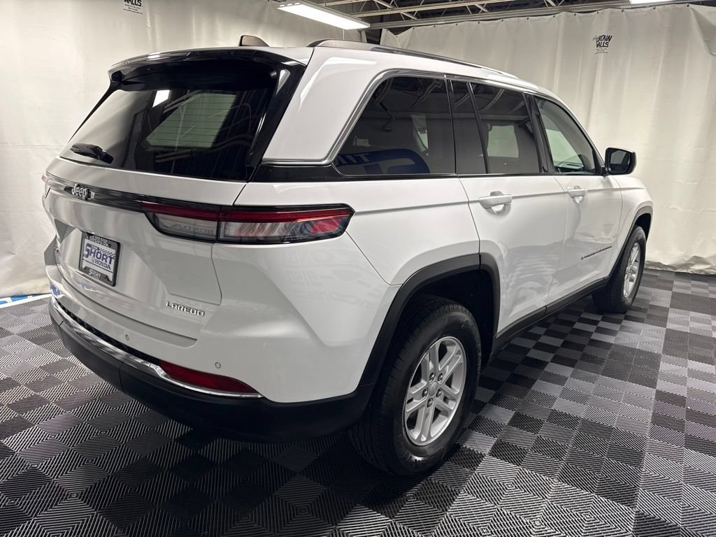 Used 2023 Jeep Grand Cherokee Laredo AWD/4WD image 6