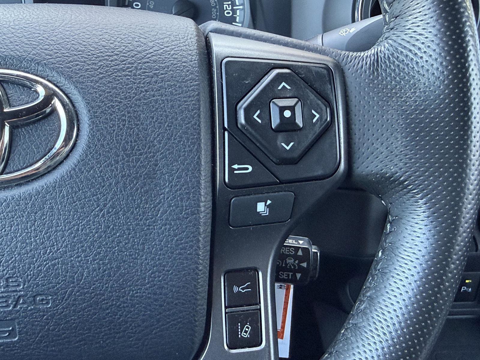 Used 2019 Toyota Tacoma TRD Off-Road w/ Technology Package AWD/4WD image 11