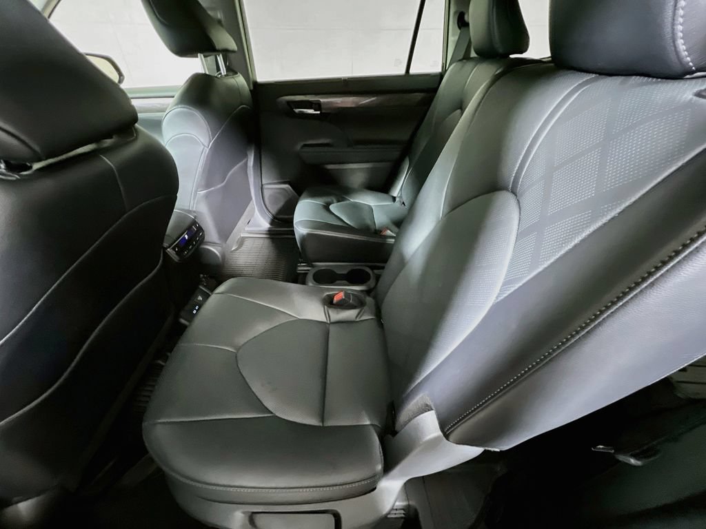 Certified 2024 Toyota Highlander Platinum AWD/4WD image 22