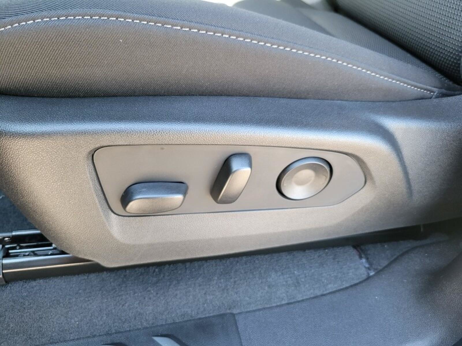 New 2026 GMC Canyon Elevation w/ Convenience Package RWD image 19