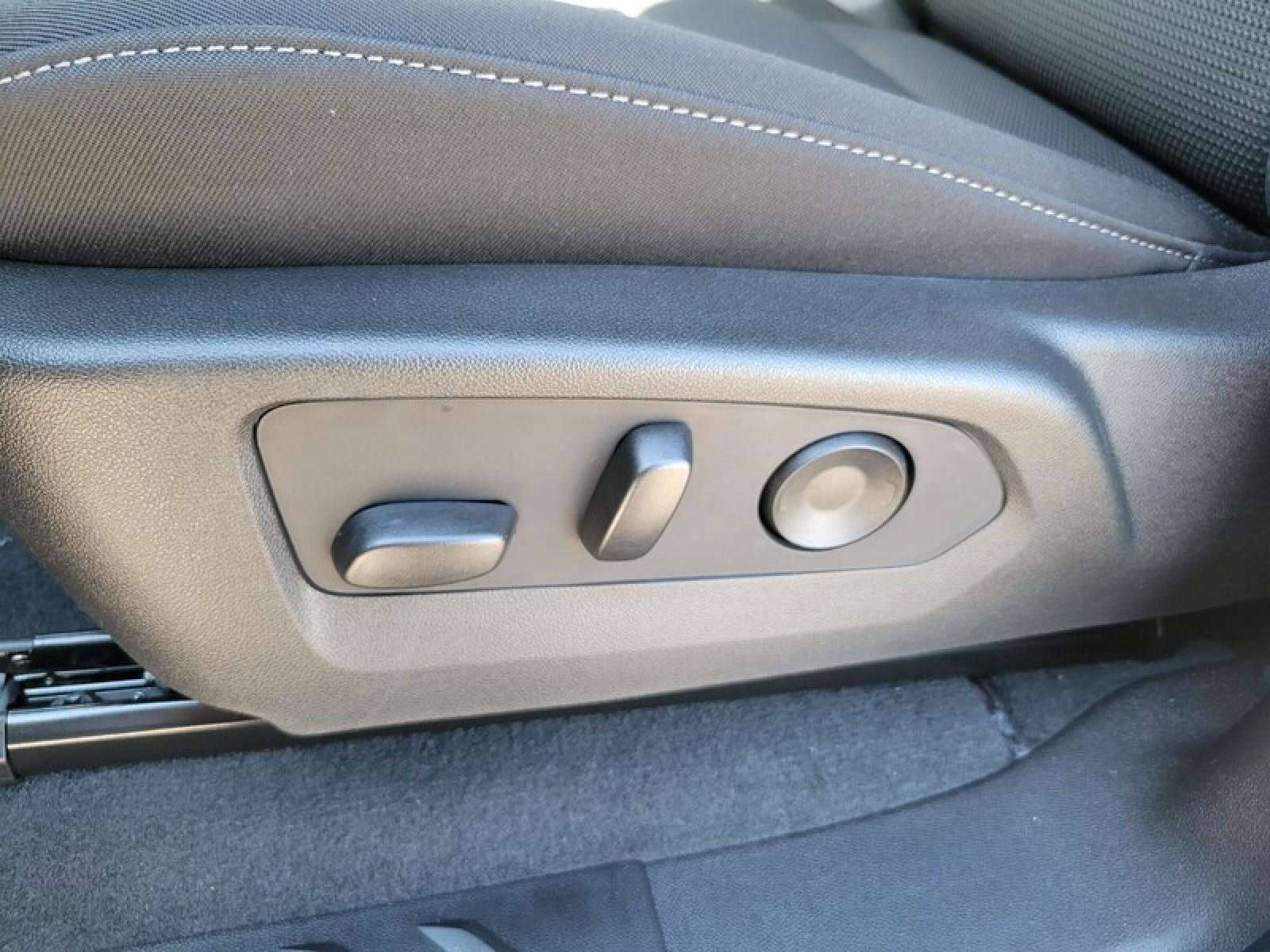 New 2026 GMC Canyon Elevation w/ Convenience Package image 19