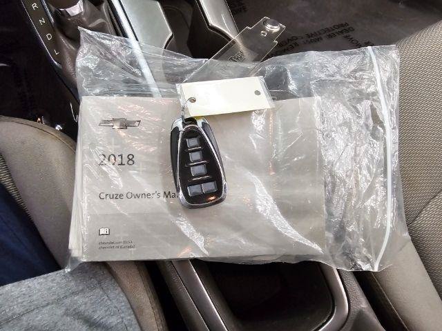 Used 2018 Chevrolet Cruze LT w/ Convenience Package FWD image 22